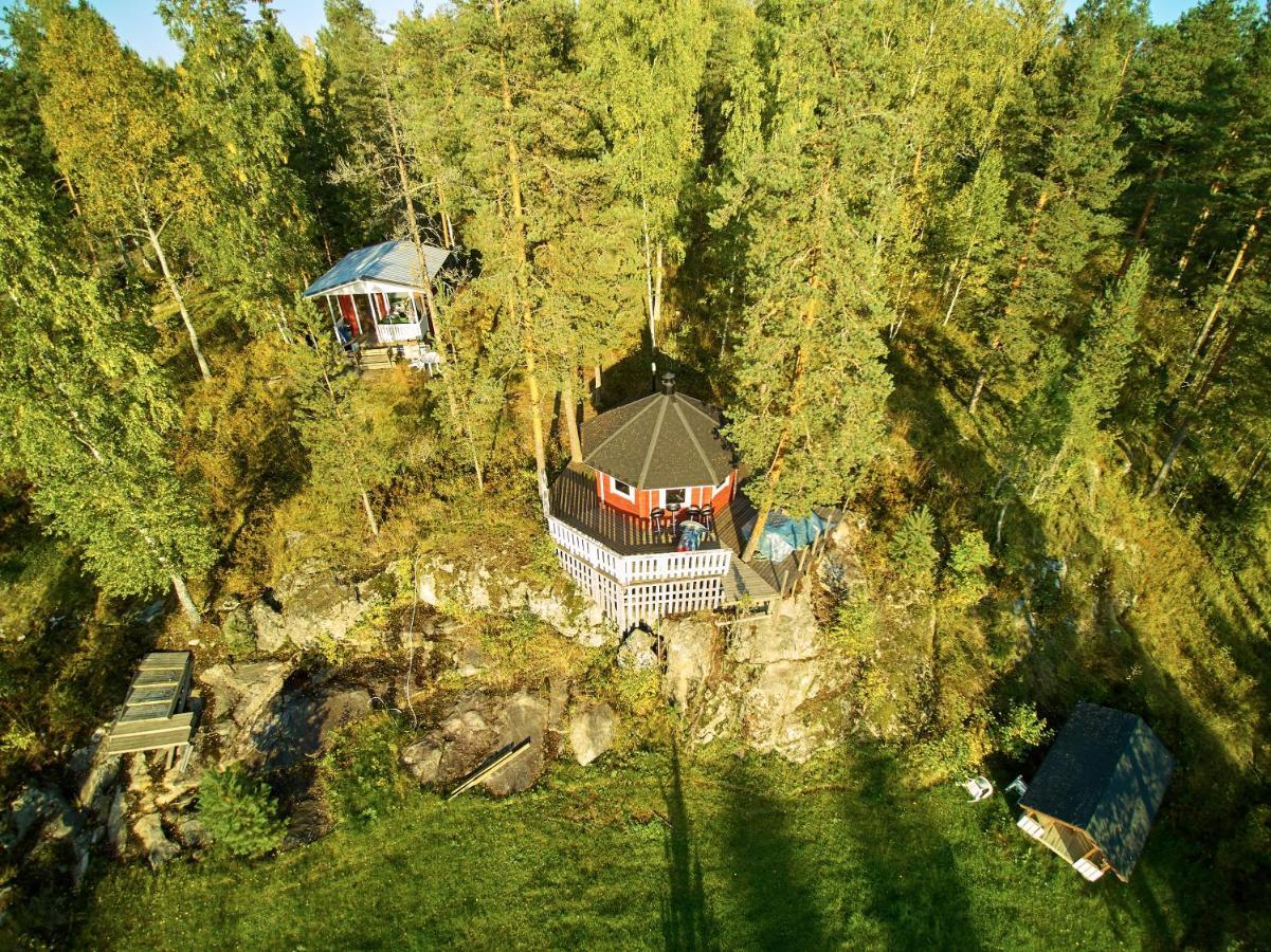 Mansikka Bed & Breakfast